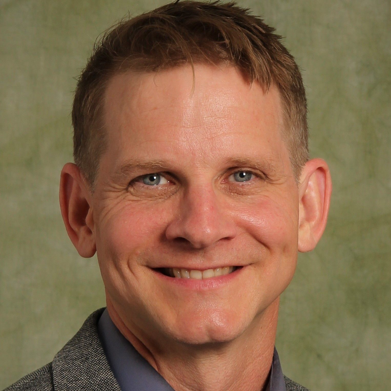 thumbnail_Laats Photo 2022 sq.jpg