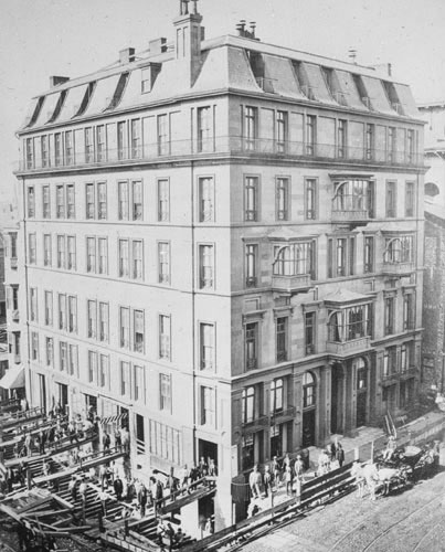 `Hotel Pelham, being moved back 13`-10`` Lantern slide